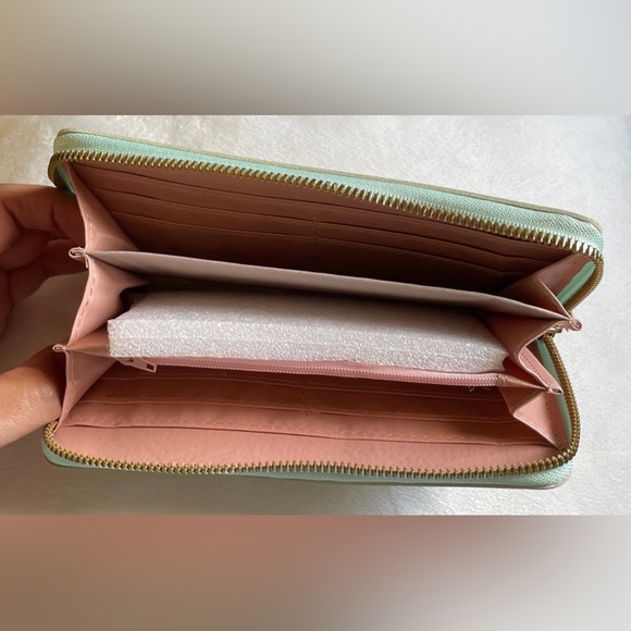 Brand New Disney Mickey Mouse Wallet - Picture 3 of 7